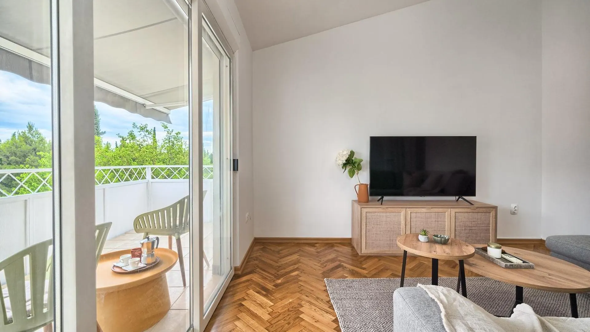 Adriatic Retreat Meje, 4 Min Walk To The Beach スプリト アパート